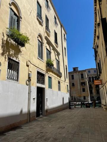 San Marco Apartment With Canal View Βενετία Εξωτερικό φωτογραφία